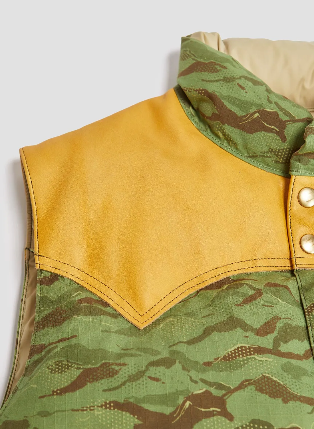 Rocky Mountain Featherbed x Nigel Cabourn Down Vest Mountain Camo in Green